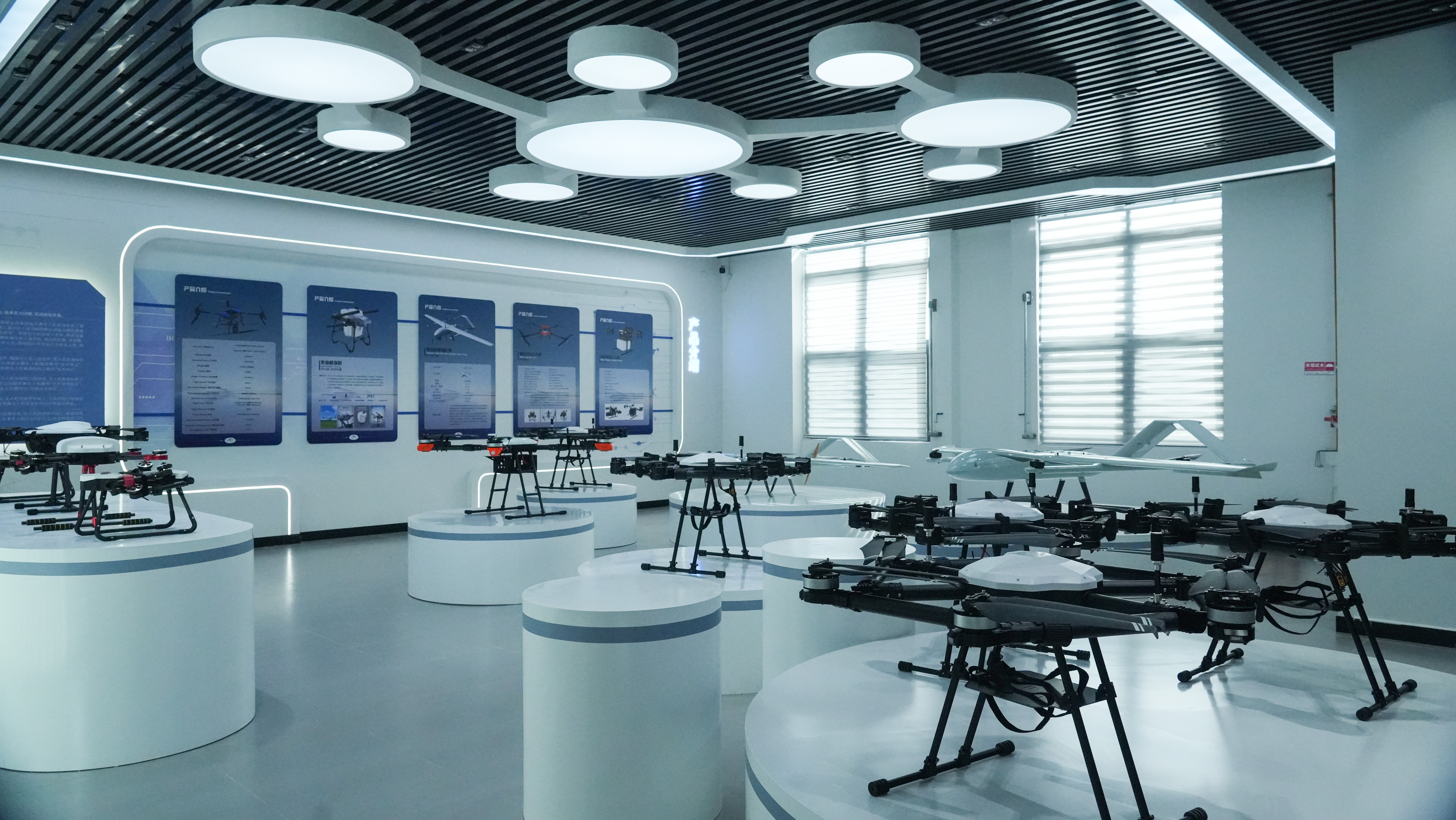 服务涵盖昆明无人机培训、昆明保安服务、昆明物业服务、昆明宠物医疗美容、昆明职业技能培训服务、昆明广告策划、昆明安防监控。