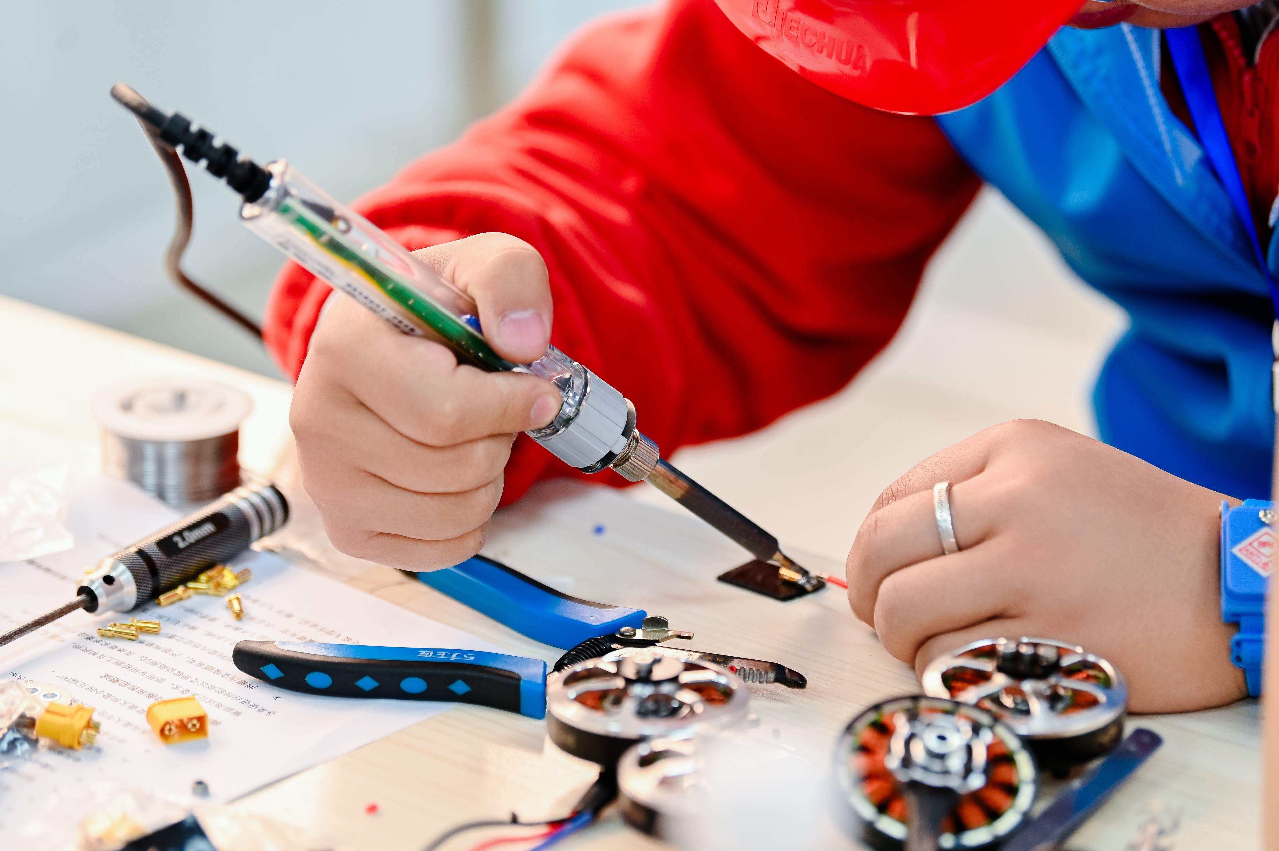 服务涵盖昆明无人机培训、昆明保安服务、昆明物业服务、昆明宠物医疗美容、昆明职业技能培训服务、昆明广告策划、昆明安防监控。