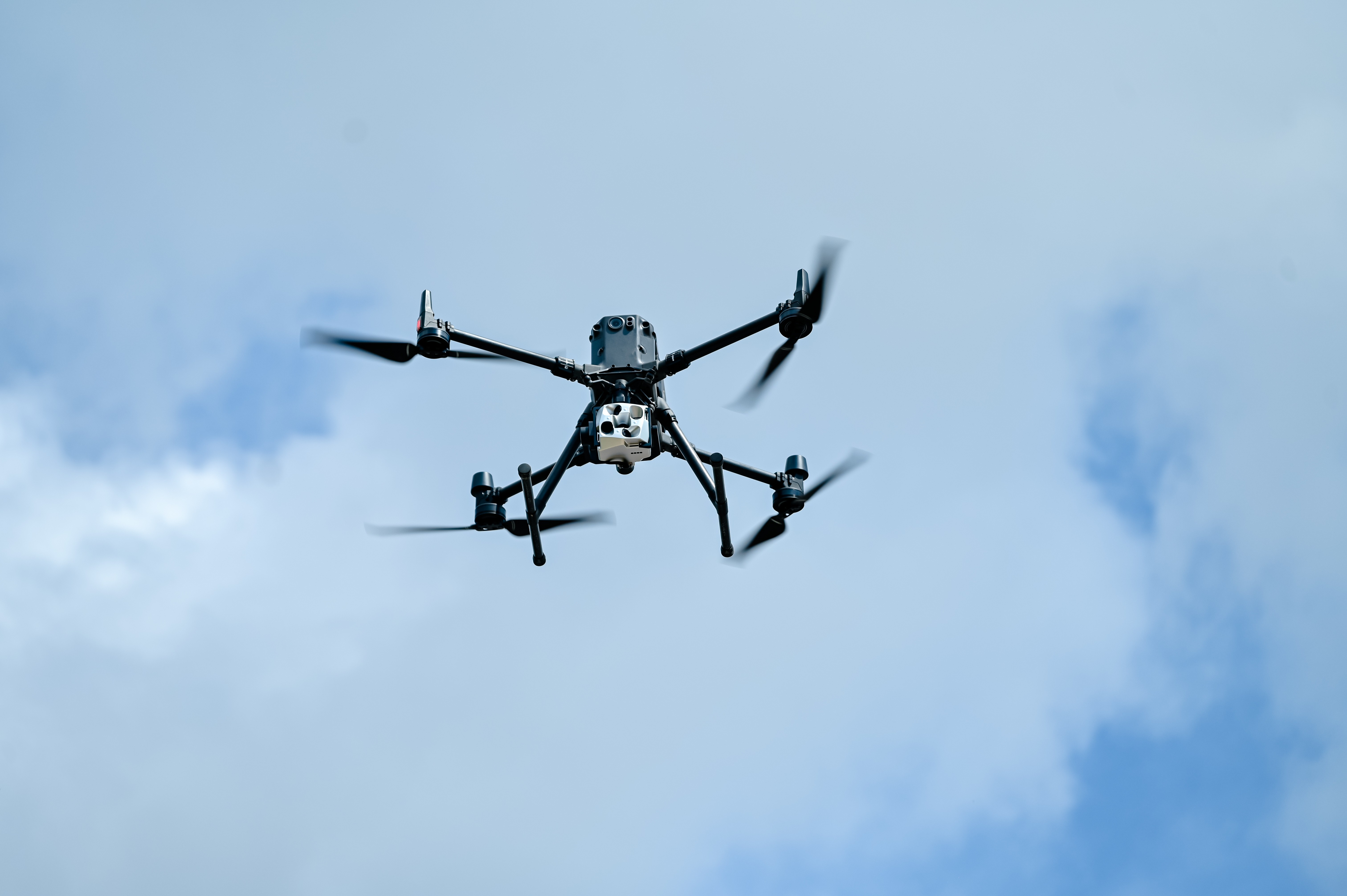 服务涵盖昆明无人机培训、昆明保安服务、昆明物业服务、昆明宠物医疗美容、昆明职业技能培训服务、昆明广告策划、昆明安防监控。