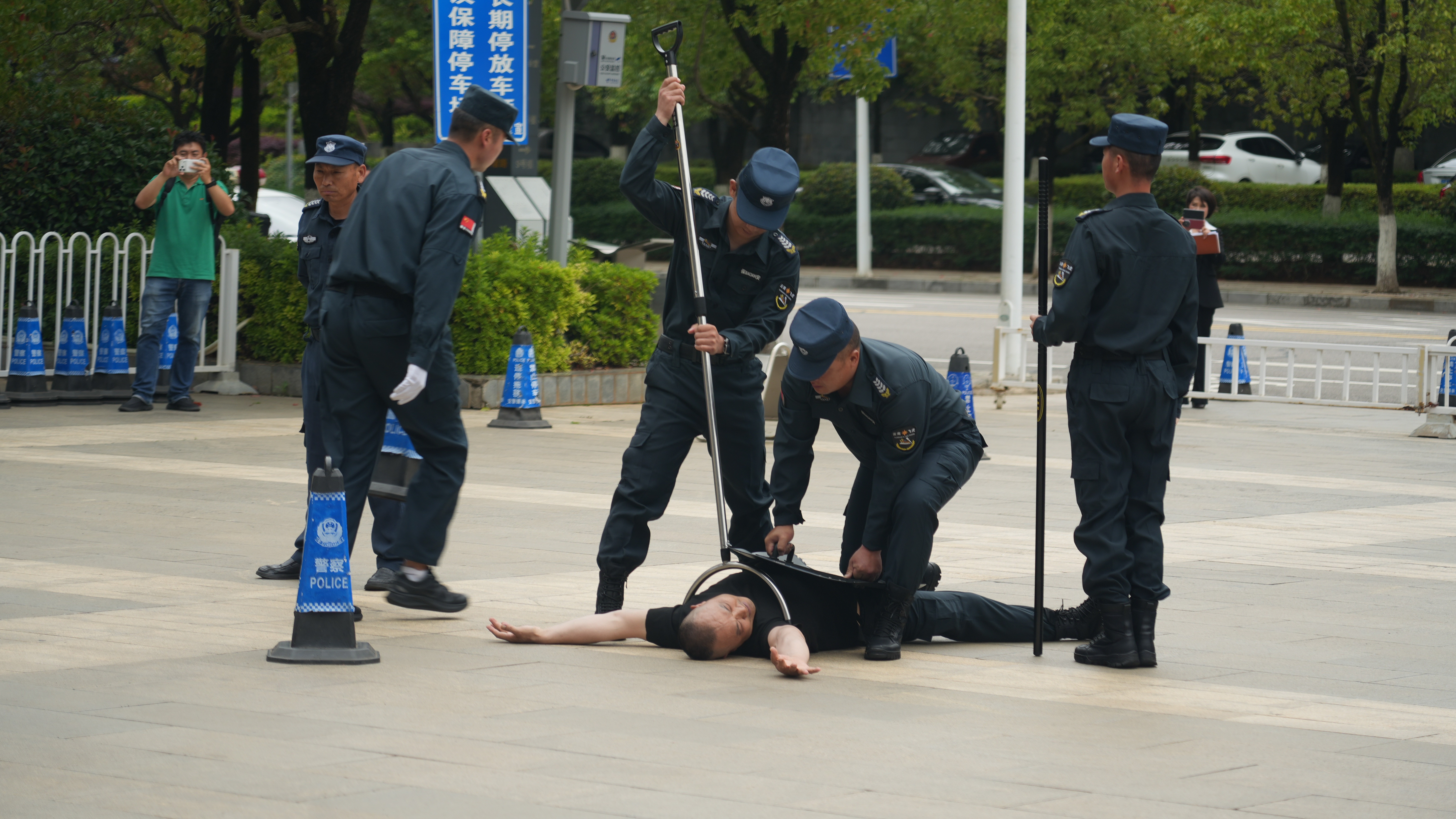服务涵盖昆明无人机培训、昆明保安服务、昆明物业服务、昆明宠物医疗美容、昆明职业技能培训服务、昆明广告策划、昆明安防监控。